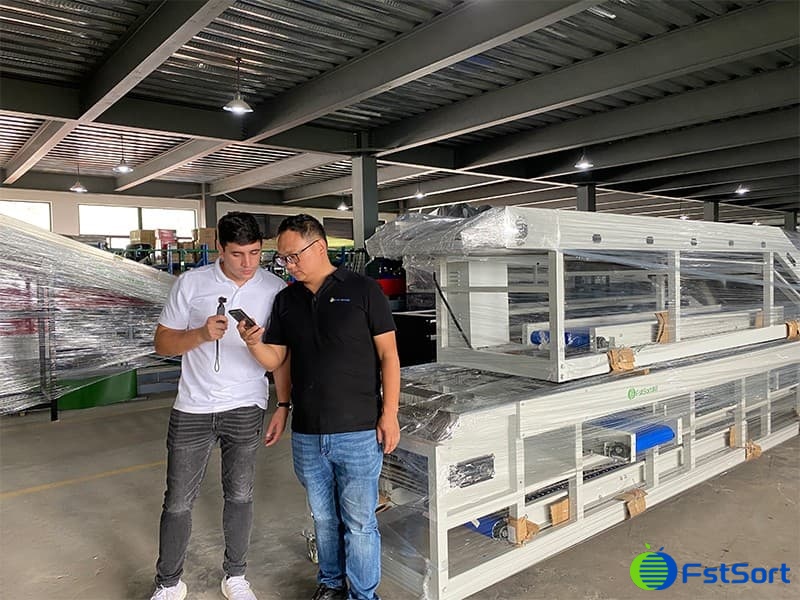 images/1728978305891Brazilian customer visit sorting machine.jpg